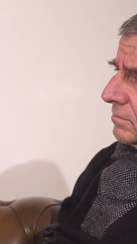 Büyük Memeli Orta Yaşlı Seksi Kadın Kel Delikanlıya Ayak Oyunu Ve Terli Tutkuyla Sert Biniyor