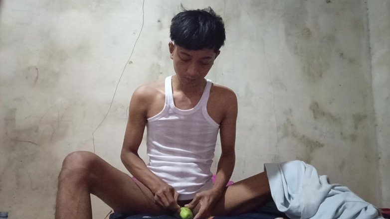 EKI WINATA: Jujut Expression Playing Solo Using Cucumbers That Have Been Hollowed...