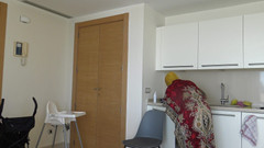 Souzan Halabi: アラブのアラブの女の子と温泉は毛の商品が積によって彼女の英国の上司