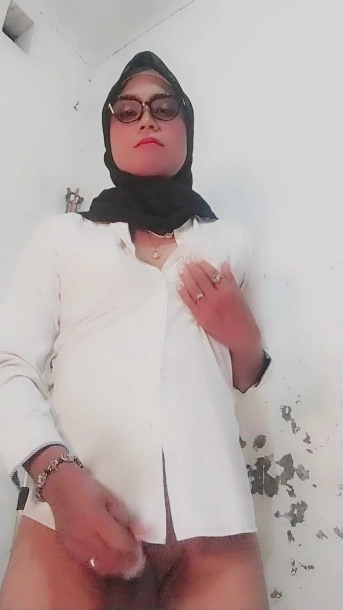 MylahLusty: Öğretmenden Penis Bağımlısına Dönüşmek - Hijabi Sissy Zihin Kırık