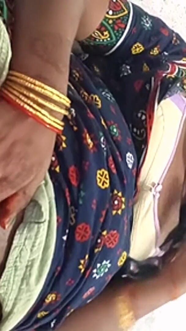 ExcitedWomen: Hintli köylü desi yenge büyük yarakla sikişmesi gerekiyor