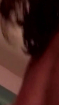 뚝뚝 떨어지는 로즈버드 액션으로 엉덩이를 벌리는 미시 갈색 머리