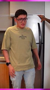 Krásný zadek mi splácí dluh svého nerdovského přítele svou těsnou kundičkou