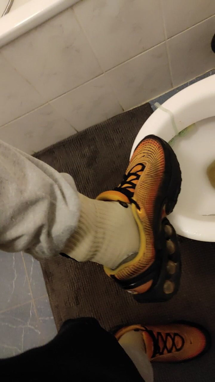 SmokedAlloy2: पेशाब से भरे शौचालय में Dirtyjunkbro, बदबूदार मोजे और गीले खेल जूते