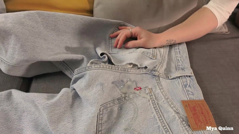 Mya Quinn: Scopata attraverso un buco nei miei jeans, sborra russa, leccata...