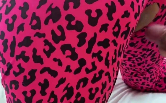Ivana Montana: मैंने अपनी सौतेली बेटी को उसके दोस्तों से बात करते हुए उसकी पैंट के छेद से चोदा