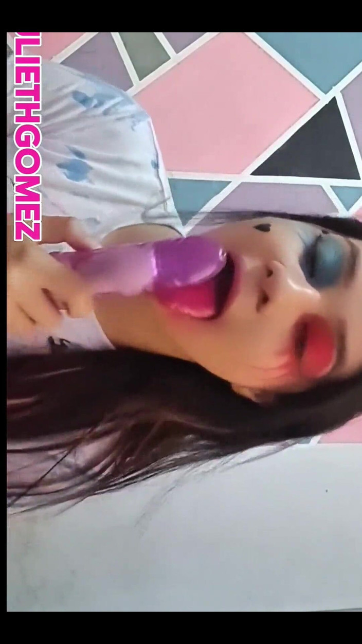 Yulieth Gomez: 色情女演员尤莉丝·格梅斯与粉丝自慰