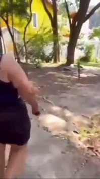 BBWとタトゥーの男の屋外のいたずらさ