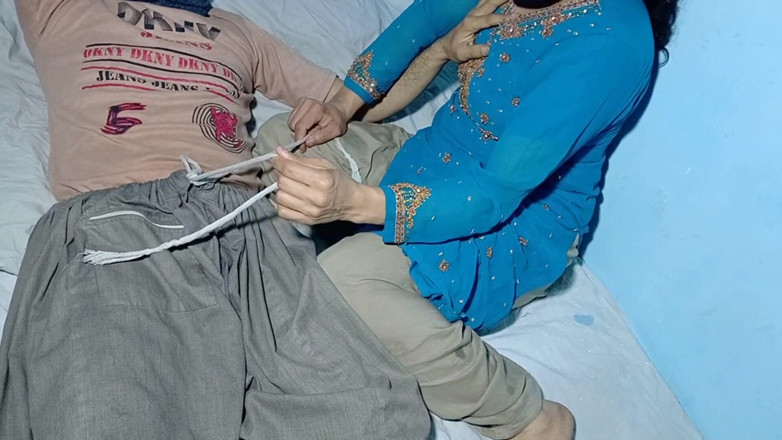 Netu: Adik tiri india dengan pantat bahenol lagi asik ngocok kontol...