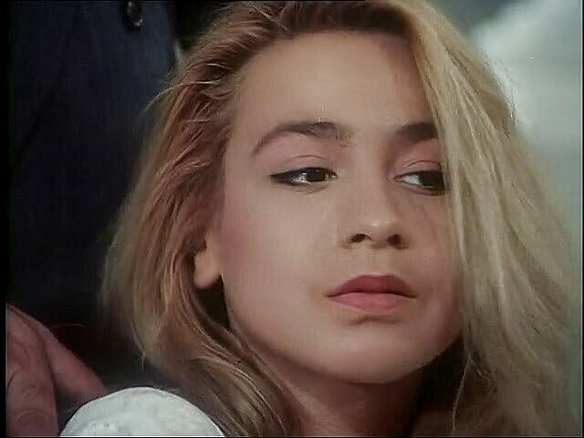 Xtime Network: Волосатые телочки получают двойное проникновение в оргии