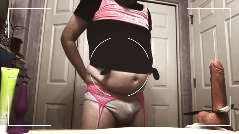 Kinky horny gay bois: Incontra la sissy maiale che si sega e senti il...