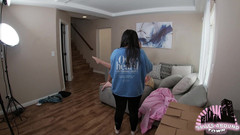 Sluts Around Town: Postacı yıldızı bts'ye büyük bir paket teslim ediyor