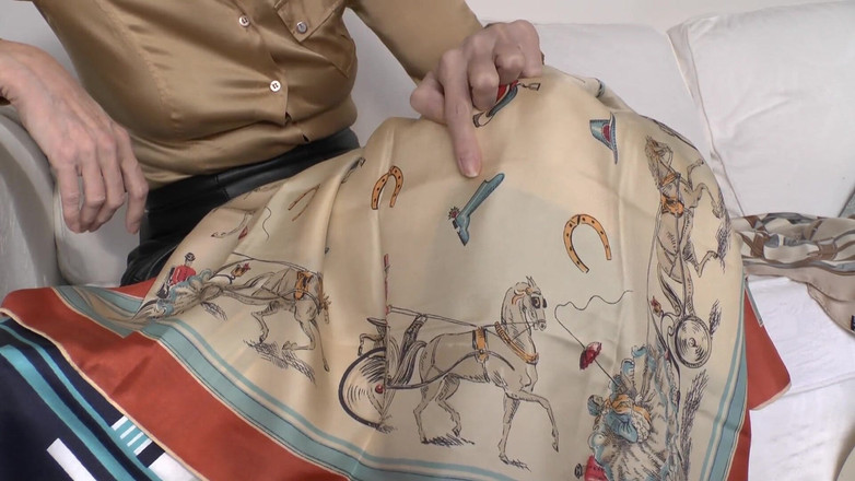 Lady Victoria Valente: सौतेली माँ के रेशम दुपट्टे पर, लेडी विक्टोरिया वैलेंटे