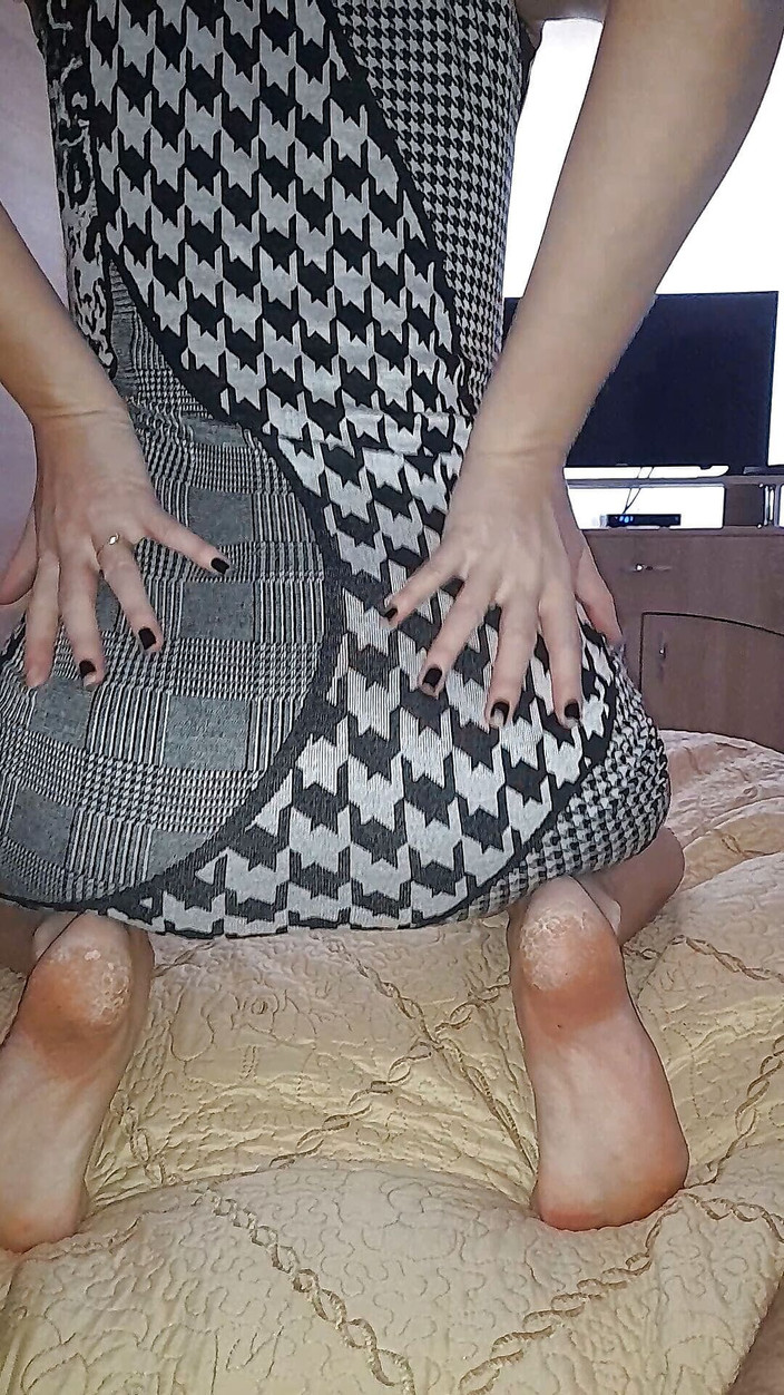 Audrey: Büyük memeli üvey anne üvey oğlunun ateşi için mastürbasyon yapmaya yardım ediyor