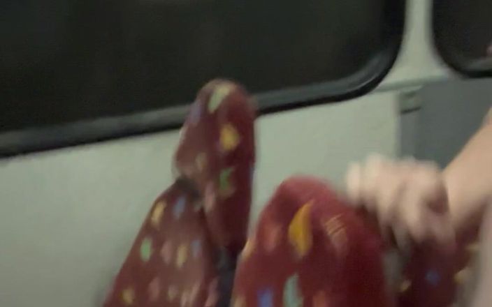 J3rm41n3: Nua no buraco de dedilhado no ônibus