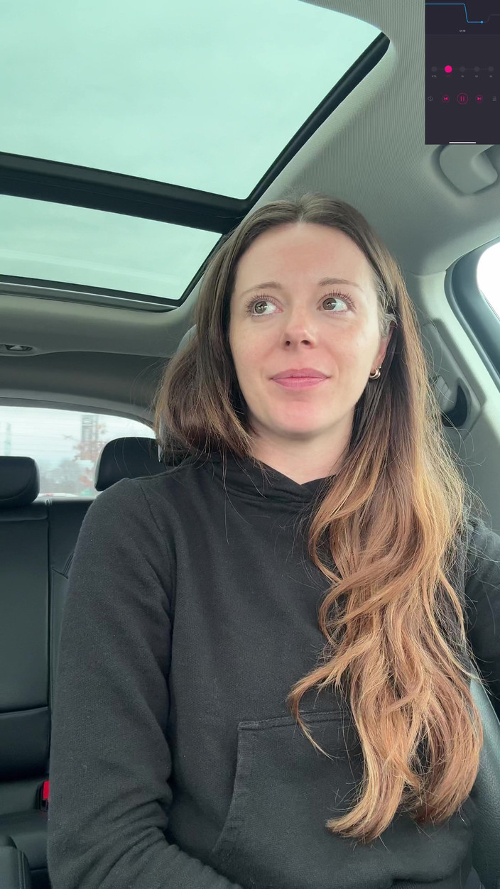 Nadia Foxx: Канадская красотка кончает в проезде!