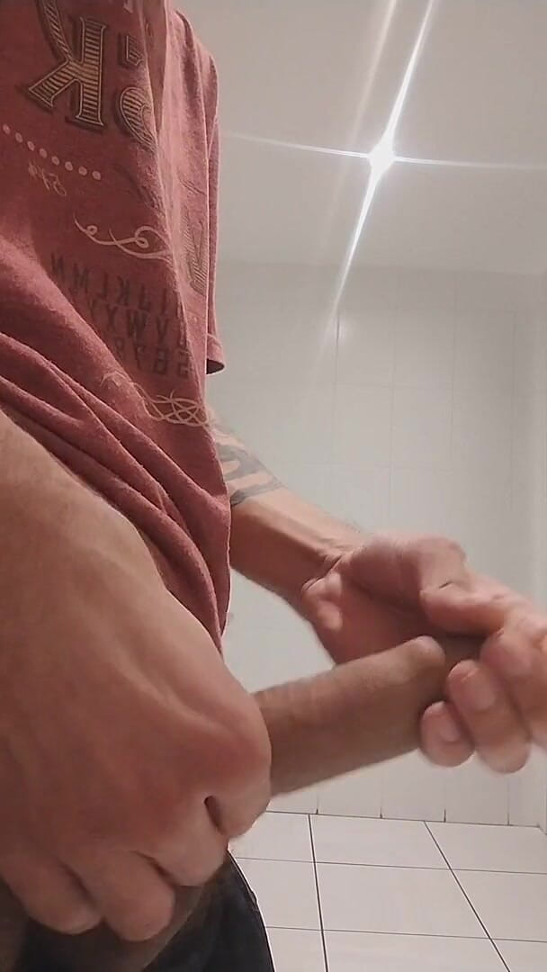 Cumshow in the Bathroom at Work (Henrik Hung Camboy)