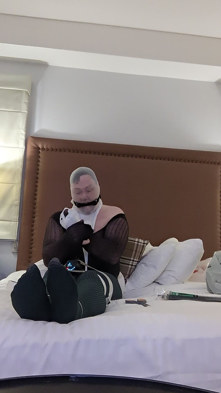 Phmann4u: Selfbondage - meia-calça puta goza