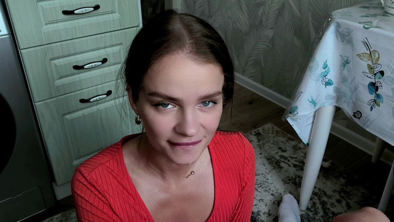 S-Wife Katy: I'm Filming My Housewife Swallowing a Dick!.