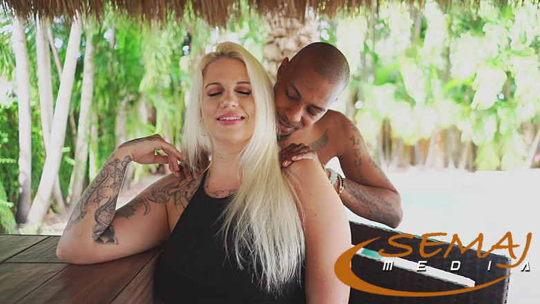 Semaj Media: Semaj Media BBW Blonde Lucky B Fucks Alphonso the Bartender...