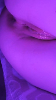 Islak amcığım yarak bekliyor. Close. Sulu 18+ amcık