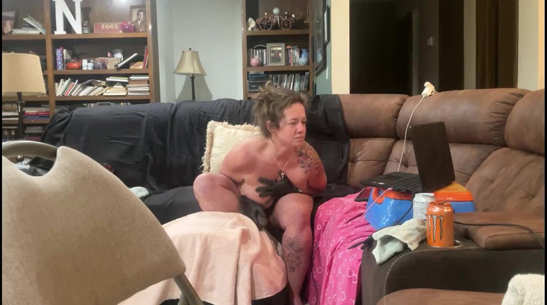 Krash_n_Babi: Sempre com a boca cheia. Começa com Pegging, mas ele...