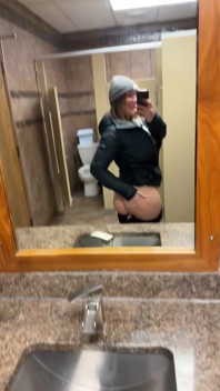 Ein Bisschen Auf Der Toilette Blankziehen