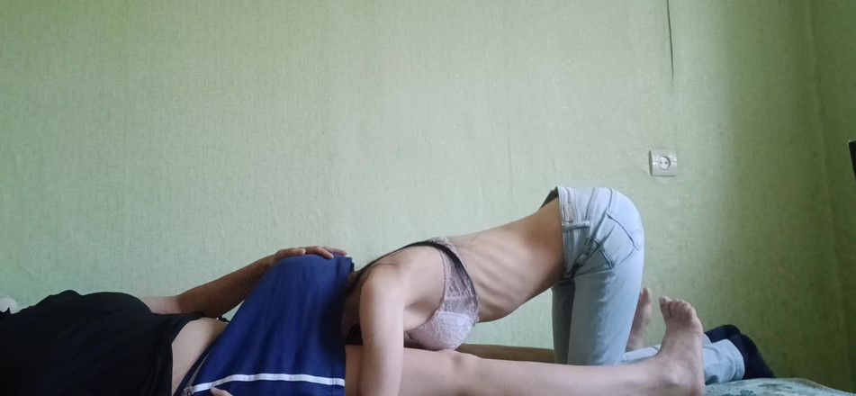 Lesbian-illusion: Eu lambendo secretamente a buceta da madrasta do meu namorado