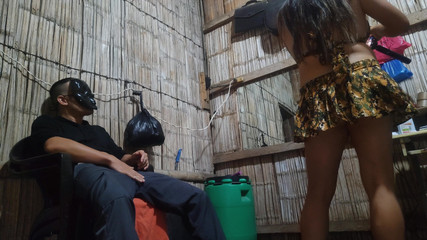 Martin13: Onlangs gegradueerde militaire vrouw neukt haar arrogante baas om betere...