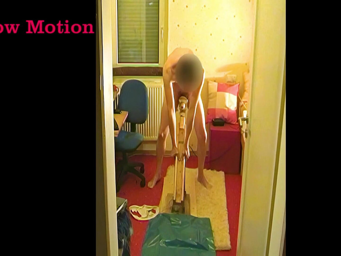 Mark Hannes: Masturbace baterky ve stoje