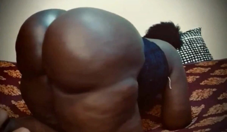 Dzaddy long strokes: Awek montel super saiz twerk berminyak