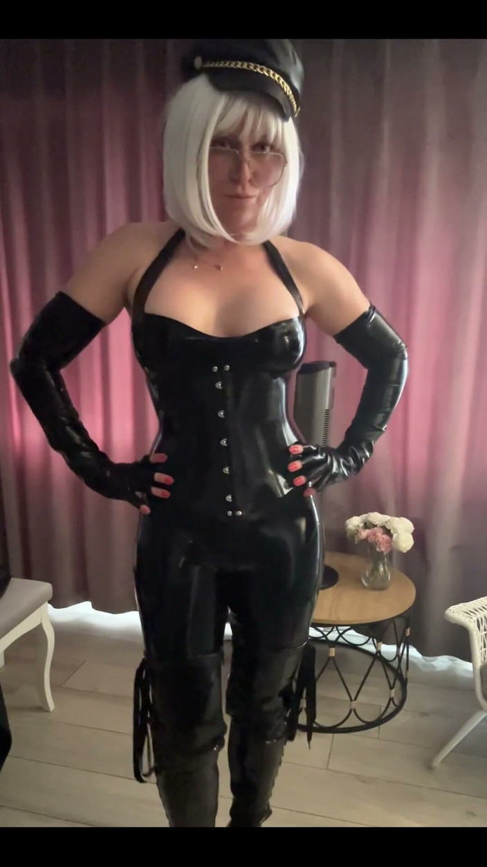 Dominatrix Miss Patricia Stark: Látex