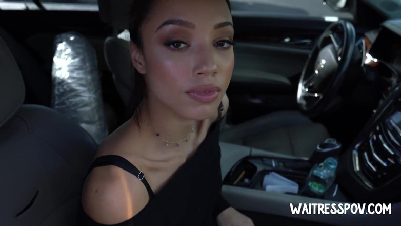 Waitress POV: Serveerster pov - Alexis Tae - seks voor een Cabriolet