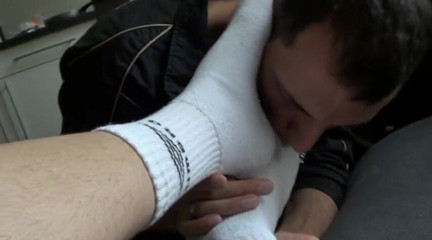 Sneaker gay: Sniff feet master and fucked hard in sneaker