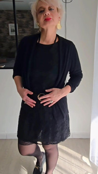 MILF Devoile Sa Lingerie