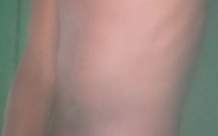 Badman4606: 我吞下我的精液，味道不错