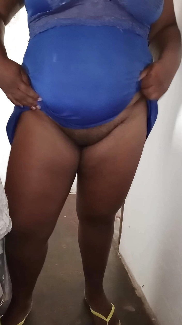 Casalsaodaporra: 뚱뚱한 보지를 보여주는 큰 엉덩이와 거대한 젖탱이 새엄마