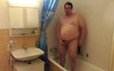 Pasci Netzwerk: Vahşi bir mastürbasyon yapan kadın banyoda sikişiyor