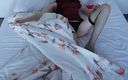Me_little_fetish: Webcam pequena adolescente 18+ modelo calcinha meias masturbação grandes lábios de...