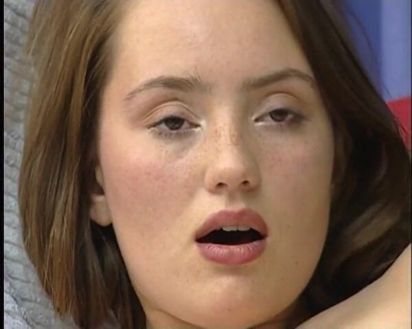 YOUR FIRST PORN: Ilona - ¡Ich Den consolador! - Ilona - ¡Quiero el consolador!