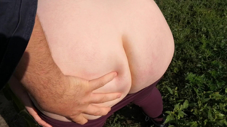 Bouncy Tits Action: Uderz mnie w pole kukurydzy