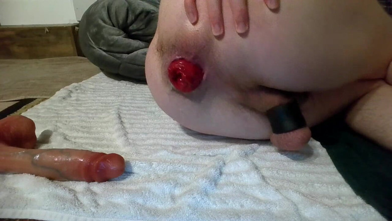 GayMITwink: Homo-twink rijdt als een professional op zijn grote dildo