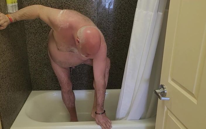 beardaddychub: Bär duscht für dich