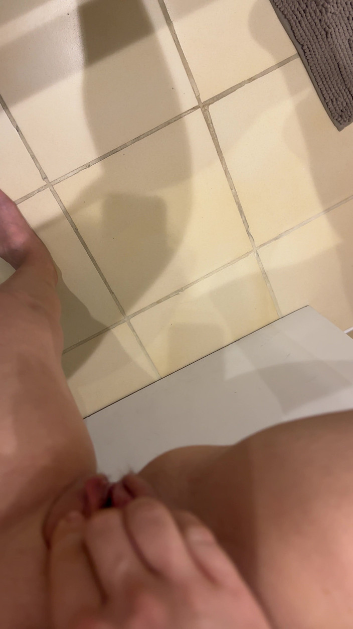 SweetLucy96: You Can See Her Big Nipples Through Her T-shirt