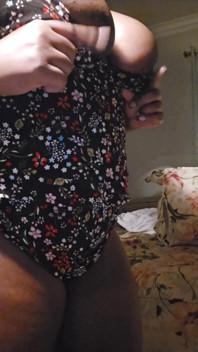 ストリップショー、私の戦利品を揺さぶる、絞る、搾乳する、私の巨大なおっぱい