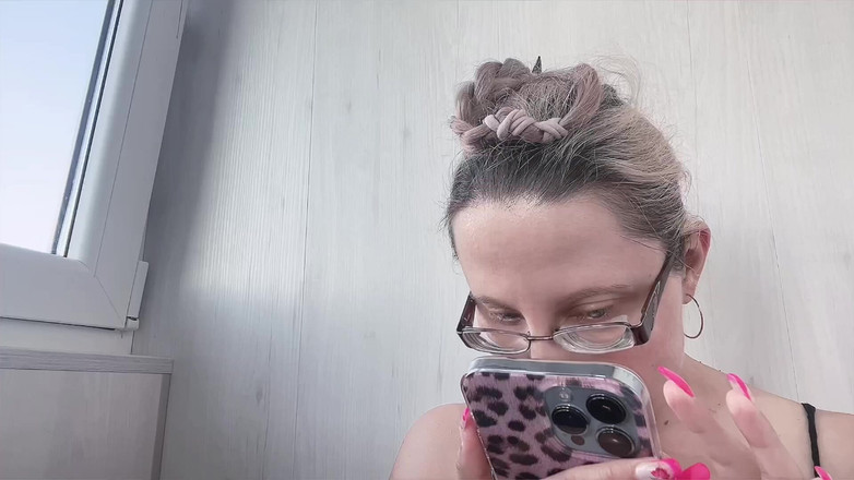 FinDom Goaldigger: 今晚你穿 - 因为娘娘腔不像男人一样撒尿