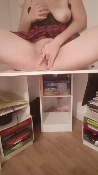 Rose Fleurs: Ik vinger mezelf met mijn 25 cm dildo in mijn kutje