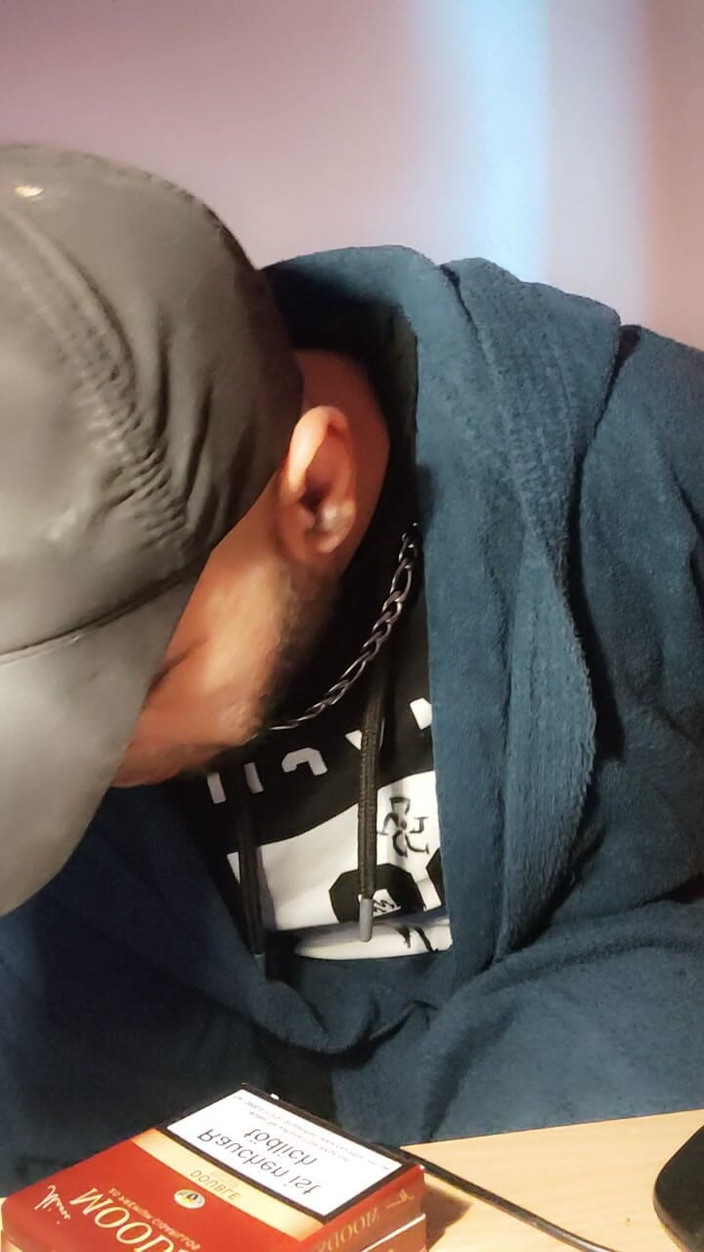 SmokedAlloy2: 完全是脏内裤和臭袜子