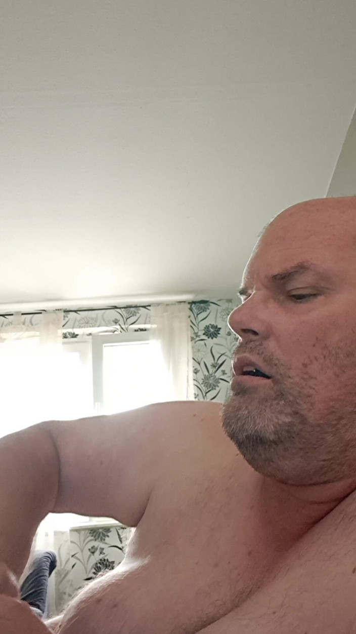 Fickspecht: Voor Verder Rekken Moet De Dikke Dildo Nog Steeds in...