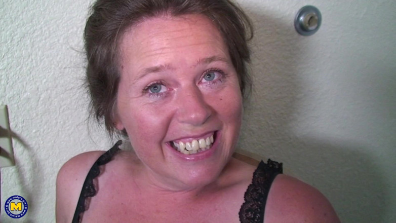 Mature NL: Mature Lady with Beautiful Horny Eyes Loves a Fat Black...